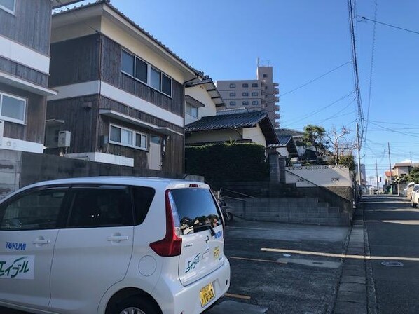 稗田西町貸家左の物件外観写真